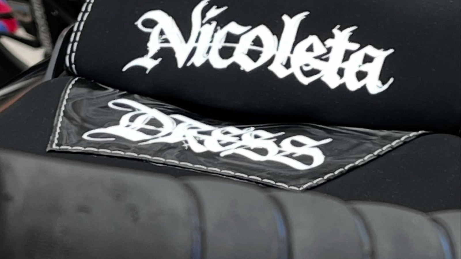Tapizado personalizado con costuras premium y diseño exclusivo